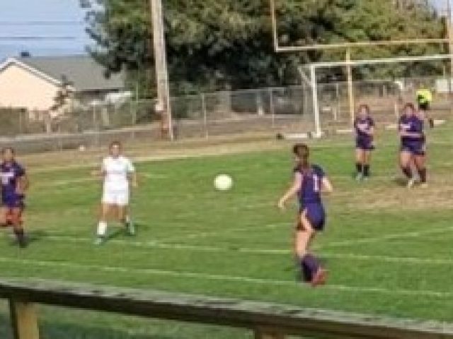 EHS Girls Soccer Loses to Sisters