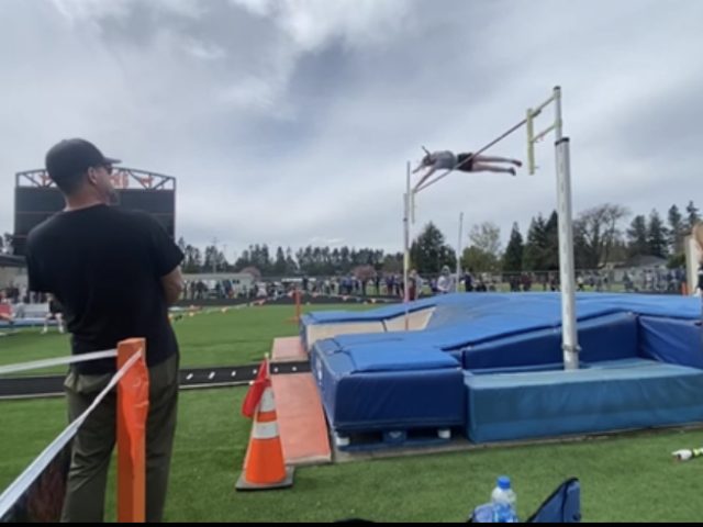 EHS Senior Ashlyn Turnbo Sets Another School Record in Pole Vault