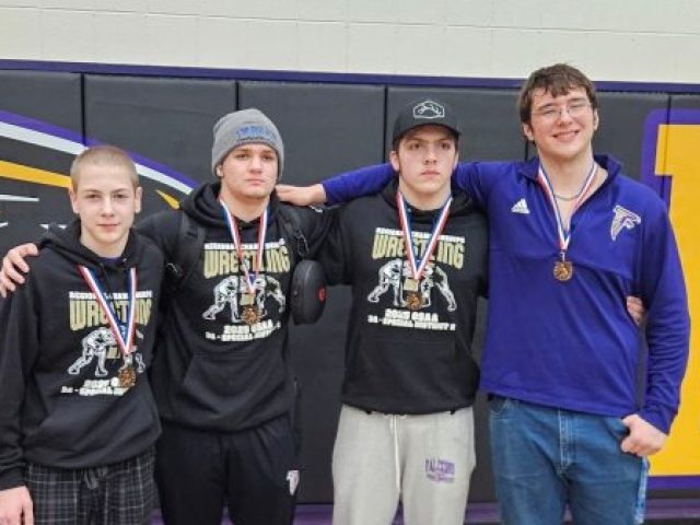 Elmira Wrestling Competes at Districts, Takes Home Third Place